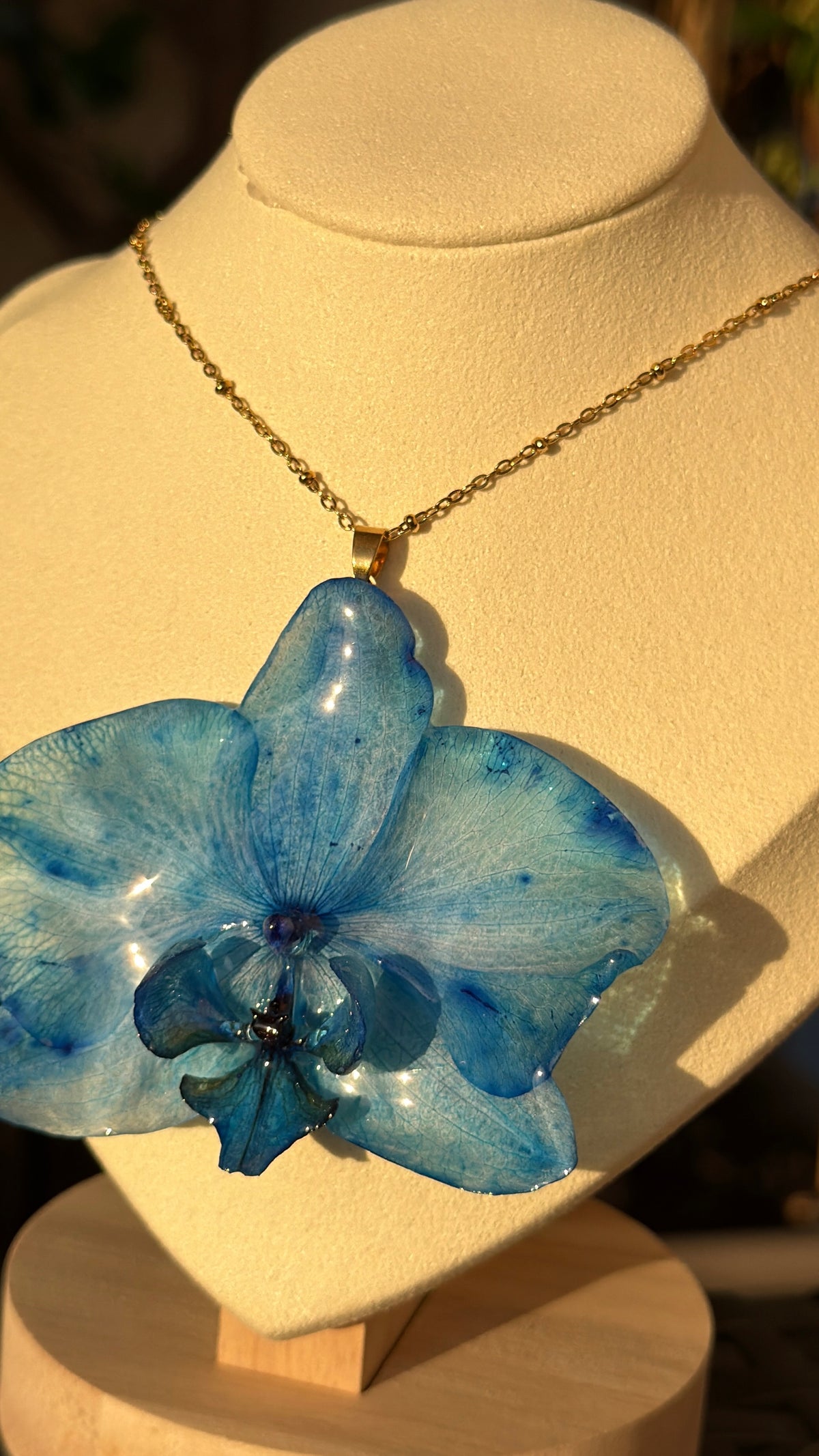 Collana Orchidea BLU - Acciaio dorato