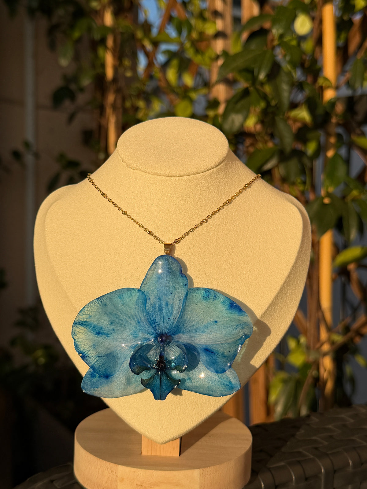 Collana Orchidea  BLU - Acciaio dorato